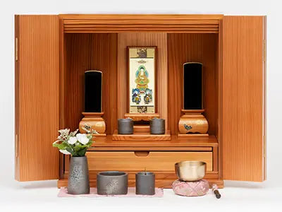 モダン仏壇に合う曹洞宗の本尊と脇侍の選び方｜スタンド掛軸・三尊の飾り方ガイド